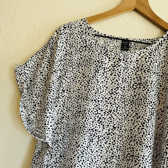Emery Rose | black and white short sleeve blouse | XXL - Picture 3 of 4